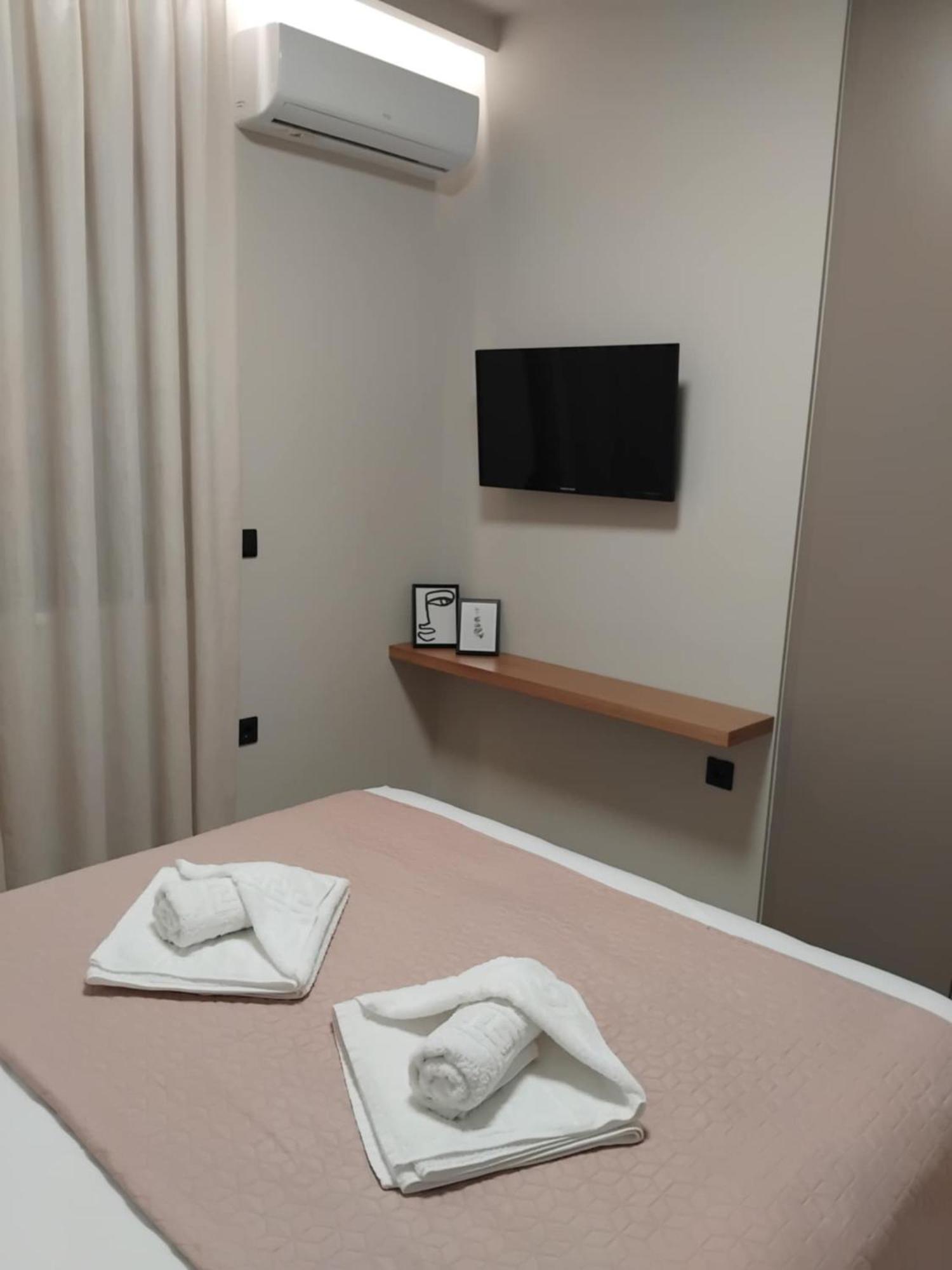 Simple, Calm And Luxurious Apartment Каламата Екстериор снимка